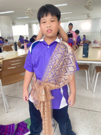 การแต่งกายประกอบการแสดงนาฏศิลป์พื้นเมือง 