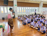 การแต่งกายประกอบการแสดงนาฏศิลป์พื้นเมือง 