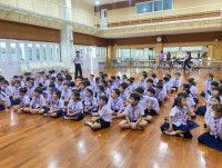 การแต่งกายประกอบการแสดงนาฏศิลป์พื้นเมือง 