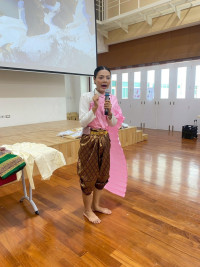 การแต่งกายประกอบการแสดงนาฏศิลป์พื้นเมือง 