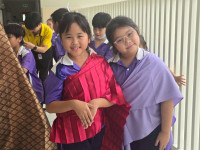 การแต่งกายประกอบการแสดงนาฏศิลป์พื้นเมือง 