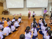 การแต่งกายประกอบการแสดงนาฏศิลป์พื้นเมือง 