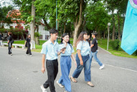 ผู้บริหารคณะศึกษาศาสตร์ มช. ร่วมให้การต้อนรับนักศึกษาใหม่มหาวิทยาลัยเชียงใหม่ รหัส 68 ที่เข้าร่วมกิจกรรมประเพณีรับน้องรถไฟ ปี 2568