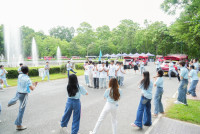 ผู้บริหารคณะศึกษาศาสตร์ มช. ร่วมให้การต้อนรับนักศึกษาใหม่มหาวิทยาลัยเชียงใหม่ รหัส 68 ที่เข้าร่วมกิจกรรมประเพณีรับน้องรถไฟ ปี 2568
