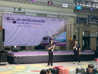 ผู้บริหารคณะศึกษาศาสตร์ มช. ร่วมให้การต้อนรับนักศึกษาใหม่มหาวิทยาลัยเชียงใหม่ รหัส 68 ที่เข้าร่วมกิจกรรมประเพณีรับน้องรถไฟ ปี 2568