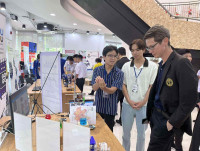 สาขาเคมี คณะศึกษาศาสตร์ มช. โชว์นวัตกรรม GoGo Board ในงาน TED Tour