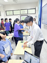 ร่วมทำกิจกรรม นักเรียนญี่ปุ่น