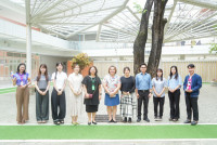 อาจารย์ซาโต้ มากิ (Sato Maki) และเหล่านักศึกษา จาก Tohoku Gakuin University ประเทศญี่ปุ่น ในโอกาสเข้ามาหารือ และเดินชมอาคารเรียนสำหรับกิจกรรม International Internship Program 2025