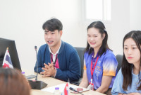 อาจารย์ซาโต้ มากิ (Sato Maki) และเหล่านักศึกษา จาก Tohoku Gakuin University ประเทศญี่ปุ่น ในโอกาสเข้ามาหารือ และเดินชมอาคารเรียนสำหรับกิจกรรม International Internship Program 2025