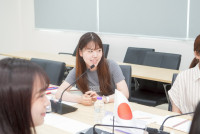 อาจารย์ซาโต้ มากิ (Sato Maki) และเหล่านักศึกษา จาก Tohoku Gakuin University ประเทศญี่ปุ่น ในโอกาสเข้ามาหารือ และเดินชมอาคารเรียนสำหรับกิจกรรม International Internship Program 2025