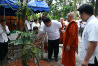 คณะศึกษาศาสตร์ มช. เป็นเจ้าภาพทอดกฐินสามัคคี เพื่อสมทบทุน สร้างพระวิหารและบูรณปฏิสังขรณ์ วัดป่าจำปาราว (ร้าง)