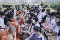 พิธีทำบุญตักบาตรเพื่อถวายเป็นพระราชกุศล สมเด็จพระนางเจ้าสิริกิติ์ 