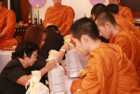 คณะศึกษาศาสตร์ มช. ร่วมพิธีทำบุญตักบาตรพระสงฆ์ ในวาระสัตตมวาร (7 วัน) อุทิศถวายพระราชกุศลแด่สมเด็จพระนางเจ้าสิริกิติ์ พระบรมราชินีนาถ พระบรมราชชนนีพันปีหลวง ณ ศาลาธรรม