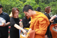 คณะศึกษาศาสตร์ มช. ร่วมพิธีทำบุญตักบาตรพระสงฆ์ ในวาระสัตตมวาร (7 วัน) อุทิศถวายพระราชกุศลแด่สมเด็จพระนางเจ้าสิริกิติ์ พระบรมราชินีนาถ พระบรมราชชนนีพันปีหลวง ณ ศาลาธรรม