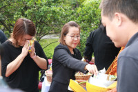 คณะศึกษาศาสตร์ มช. ร่วมพิธีทำบุญตักบาตรพระสงฆ์ ในวาระสัตตมวาร (7 วัน) อุทิศถวายพระราชกุศลแด่สมเด็จพระนางเจ้าสิริกิติ์ พระบรมราชินีนาถ พระบรมราชชนนีพันปีหลวง ณ ศาลาธรรม