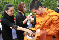 คณะศึกษาศาสตร์ มช. ร่วมพิธีทำบุญตักบาตรพระสงฆ์ ในวาระสัตตมวาร (7 วัน) อุทิศถวายพระราชกุศลแด่สมเด็จพระนางเจ้าสิริกิติ์ พระบรมราชินีนาถ พระบรมราชชนนีพันปีหลวง ณ ศาลาธรรม