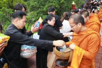 คณะศึกษาศาสตร์ มช. ร่วมพิธีทำบุญตักบาตรพระสงฆ์ ในวาระสัตตมวาร (7 วัน) อุทิศถวายพระราชกุศลแด่สมเด็จพระนางเจ้าสิริกิติ์ พระบรมราชินีนาถ พระบรมราชชนนีพันปีหลวง ณ ศาลาธรรม