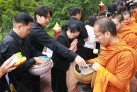 คณะศึกษาศาสตร์ มช. ร่วมพิธีทำบุญตักบาตรพระสงฆ์ ในวาระสัตตมวาร (7 วัน) อุทิศถวายพระราชกุศลแด่สมเด็จพระนางเจ้าสิริกิติ์ พระบรมราชินีนาถ พระบรมราชชนนีพันปีหลวง ณ ศาลาธรรม