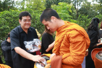 คณะศึกษาศาสตร์ มช. ร่วมพิธีทำบุญตักบาตรพระสงฆ์ ในวาระสัตตมวาร (7 วัน) อุทิศถวายพระราชกุศลแด่สมเด็จพระนางเจ้าสิริกิติ์ พระบรมราชินีนาถ พระบรมราชชนนีพันปีหลวง ณ ศาลาธรรม