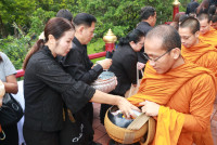 คณะศึกษาศาสตร์ มช. ร่วมพิธีทำบุญตักบาตรพระสงฆ์ ในวาระสัตตมวาร (7 วัน) อุทิศถวายพระราชกุศลแด่สมเด็จพระนางเจ้าสิริกิติ์ พระบรมราชินีนาถ พระบรมราชชนนีพันปีหลวง ณ ศาลาธรรม