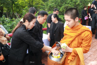 คณะศึกษาศาสตร์ มช. ร่วมพิธีทำบุญตักบาตรพระสงฆ์ ในวาระสัตตมวาร (7 วัน) อุทิศถวายพระราชกุศลแด่สมเด็จพระนางเจ้าสิริกิติ์ พระบรมราชินีนาถ พระบรมราชชนนีพันปีหลวง ณ ศาลาธรรม