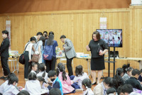 รต้อนรับ ศาสตราจารย์ ดร.มาริ ทานากะ พร้อมด้วยนักศึกษาและทีมวิจัย จาก มหาวิทยาลัยกุนมะ ประเทศญี่ปุ่น ในโอกาสเข้าเยี่ยมชมโรงเรียนฯ