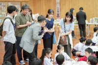 รต้อนรับ ศาสตราจารย์ ดร.มาริ ทานากะ พร้อมด้วยนักศึกษาและทีมวิจัย จาก มหาวิทยาลัยกุนมะ ประเทศญี่ปุ่น ในโอกาสเข้าเยี่ยมชมโรงเรียนฯ