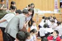 รต้อนรับ ศาสตราจารย์ ดร.มาริ ทานากะ พร้อมด้วยนักศึกษาและทีมวิจัย จาก มหาวิทยาลัยกุนมะ ประเทศญี่ปุ่น ในโอกาสเข้าเยี่ยมชมโรงเรียนฯ