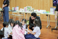 รต้อนรับ ศาสตราจารย์ ดร.มาริ ทานากะ พร้อมด้วยนักศึกษาและทีมวิจัย จาก มหาวิทยาลัยกุนมะ ประเทศญี่ปุ่น ในโอกาสเข้าเยี่ยมชมโรงเรียนฯ