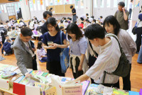 รต้อนรับ ศาสตราจารย์ ดร.มาริ ทานากะ พร้อมด้วยนักศึกษาและทีมวิจัย จาก มหาวิทยาลัยกุนมะ ประเทศญี่ปุ่น ในโอกาสเข้าเยี่ยมชมโรงเรียนฯ