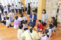 รต้อนรับ ศาสตราจารย์ ดร.มาริ ทานากะ พร้อมด้วยนักศึกษาและทีมวิจัย จาก มหาวิทยาลัยกุนมะ ประเทศญี่ปุ่น ในโอกาสเข้าเยี่ยมชมโรงเรียนฯ