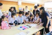 รต้อนรับ ศาสตราจารย์ ดร.มาริ ทานากะ พร้อมด้วยนักศึกษาและทีมวิจัย จาก มหาวิทยาลัยกุนมะ ประเทศญี่ปุ่น ในโอกาสเข้าเยี่ยมชมโรงเรียนฯ