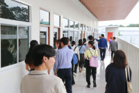 รต้อนรับ ศาสตราจารย์ ดร.มาริ ทานากะ พร้อมด้วยนักศึกษาและทีมวิจัย จาก มหาวิทยาลัยกุนมะ ประเทศญี่ปุ่น ในโอกาสเข้าเยี่ยมชมโรงเรียนฯ