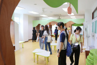 รต้อนรับ ศาสตราจารย์ ดร.มาริ ทานากะ พร้อมด้วยนักศึกษาและทีมวิจัย จาก มหาวิทยาลัยกุนมะ ประเทศญี่ปุ่น ในโอกาสเข้าเยี่ยมชมโรงเรียนฯ