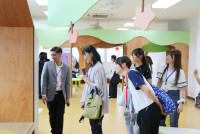 รต้อนรับ ศาสตราจารย์ ดร.มาริ ทานากะ พร้อมด้วยนักศึกษาและทีมวิจัย จาก มหาวิทยาลัยกุนมะ ประเทศญี่ปุ่น ในโอกาสเข้าเยี่ยมชมโรงเรียนฯ