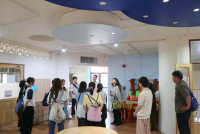 รต้อนรับ ศาสตราจารย์ ดร.มาริ ทานากะ พร้อมด้วยนักศึกษาและทีมวิจัย จาก มหาวิทยาลัยกุนมะ ประเทศญี่ปุ่น ในโอกาสเข้าเยี่ยมชมโรงเรียนฯ