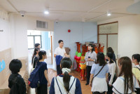 รต้อนรับ ศาสตราจารย์ ดร.มาริ ทานากะ พร้อมด้วยนักศึกษาและทีมวิจัย จาก มหาวิทยาลัยกุนมะ ประเทศญี่ปุ่น ในโอกาสเข้าเยี่ยมชมโรงเรียนฯ