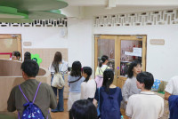 รต้อนรับ ศาสตราจารย์ ดร.มาริ ทานากะ พร้อมด้วยนักศึกษาและทีมวิจัย จาก มหาวิทยาลัยกุนมะ ประเทศญี่ปุ่น ในโอกาสเข้าเยี่ยมชมโรงเรียนฯ