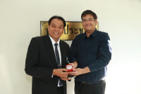 ผู้บริหารคณะศึกษาศาสตร์ แสดงความยินดีกับ ศาสตราจารย์ ดร.ชรินทร์ มั่งคั่ง ในโอกาสได้รับโปรดเกล้าฯ แต่งตั้งให้ดำรงตำแหน่ง ศาสตราจารย์