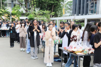 ทำบุญตักบาตร เนื่องใน 