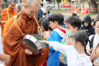 ทำบุญตักบาตร เนื่องใน 