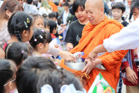 ทำบุญตักบาตร เนื่องใน 