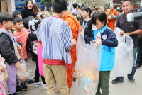 ทำบุญตักบาตร เนื่องใน 