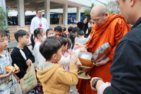 ทำบุญตักบาตร เนื่องใน 