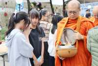 ทำบุญตักบาตร เนื่องใน 