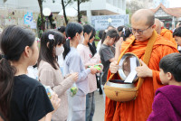 ทำบุญตักบาตร เนื่องใน 