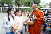 ทำบุญตักบาตร เนื่องใน 