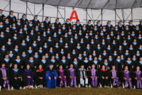 ผู้บริหาร คณาจารย์ ดุษฎีบัณฑิต มหาบัณฑิต และบัณฑิตคณะศึกษาศาสตร์ มช. ถ่ายภาพหมู่ร่วมกัน ในโอกาสพิธีพระราชทานปริญญาบัตร ครั้งที่ 60