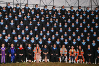 ผู้บริหาร คณาจารย์ ดุษฎีบัณฑิต มหาบัณฑิต และบัณฑิตคณะศึกษาศาสตร์ มช. ถ่ายภาพหมู่ร่วมกัน ในโอกาสพิธีพระราชทานปริญญาบัตร ครั้งที่ 60