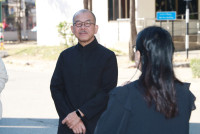 คณะศึกษาศาสตร์ มช.รับมอบแท่นรางวัลชนะเลิศ การประกวดจัดสวนงานรับปริญญา รุ่นที่ 60 จากรองอธิการบดี มช.